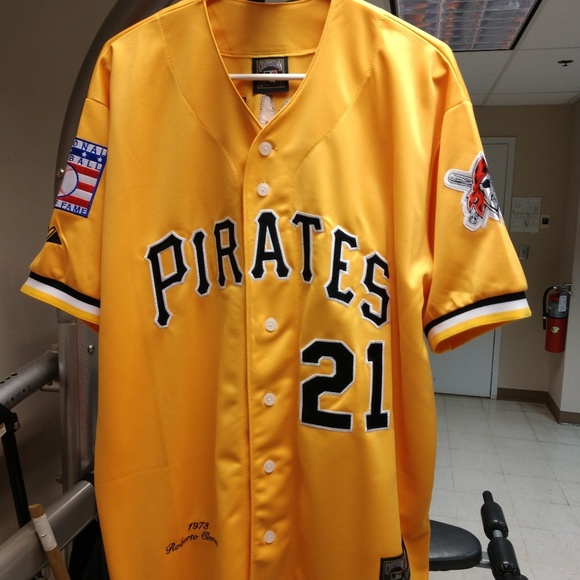 roberto clemente yellow jersey